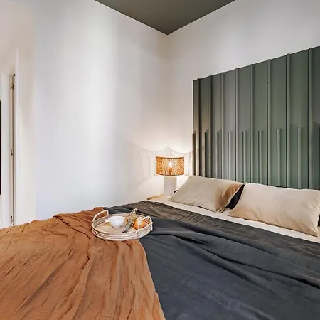 Mojacar - 2 Bedrooms In Eixample Esquerra Barselona